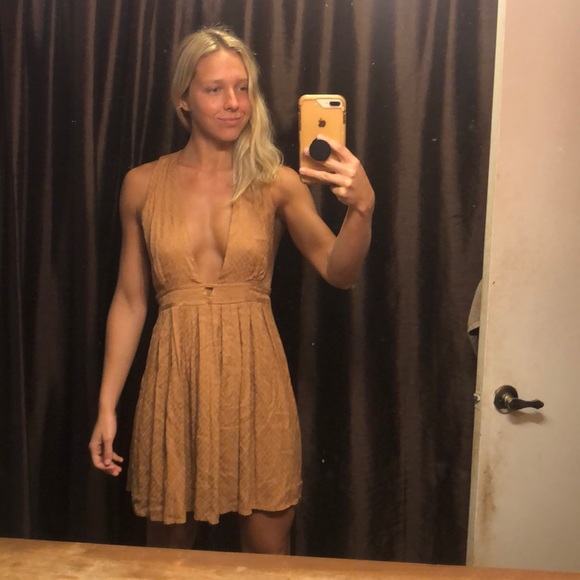 Sadie & Sage Dresses & Skirts - Open back with tie dress